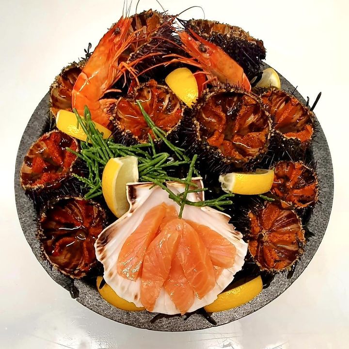 Plateau Apéro,  Oursins, saumon fumé, crevettes cuites #monacolife #fmbmonaco #poissonnerie #seafoodmonaco #foodsecurity #traçabilité #cheflife #fooddelivery